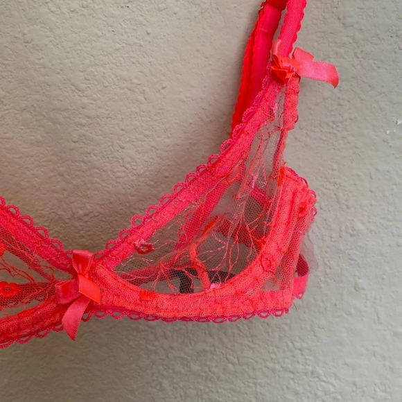 L’Agent Agent Provocateur neon melon bright pink lace mesh bra 32A kisses lips - Picture 7 of 9